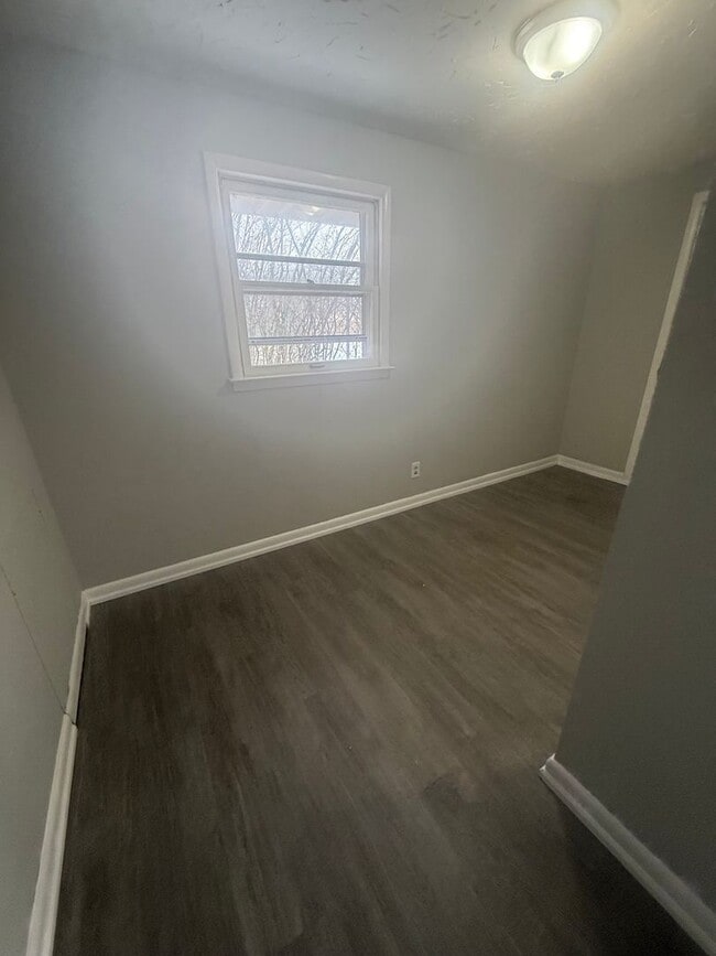 Building Photo - 4 Bedroom House