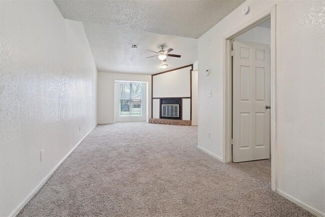 Building Photo - 6203 SE 47th St