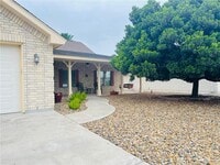 Building Photo - 21 Fairway Ct