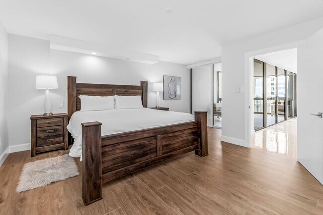 Building Photo - 5380 N Ocean Dr