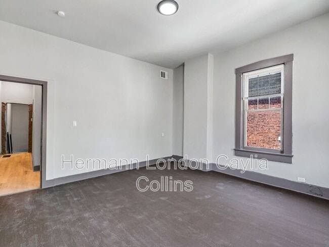 Building Photo - 214-216 W Steins St