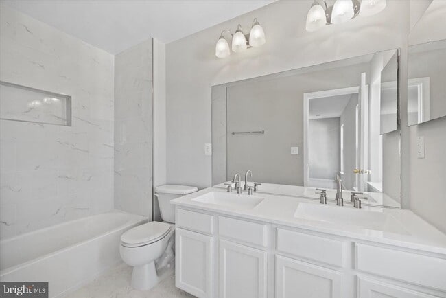 Building Photo - 103 Holmes St