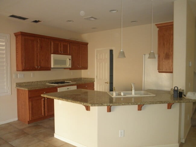Building Photo - (RENT INCLUDE SOME UTILITIES)3 Bedroom in ...