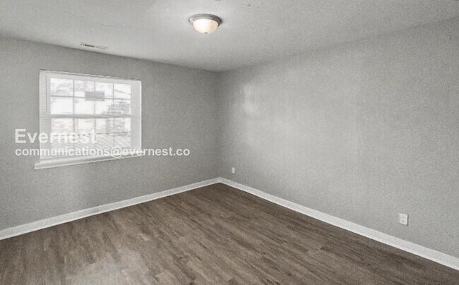 Building Photo - 1018 4th Ave W