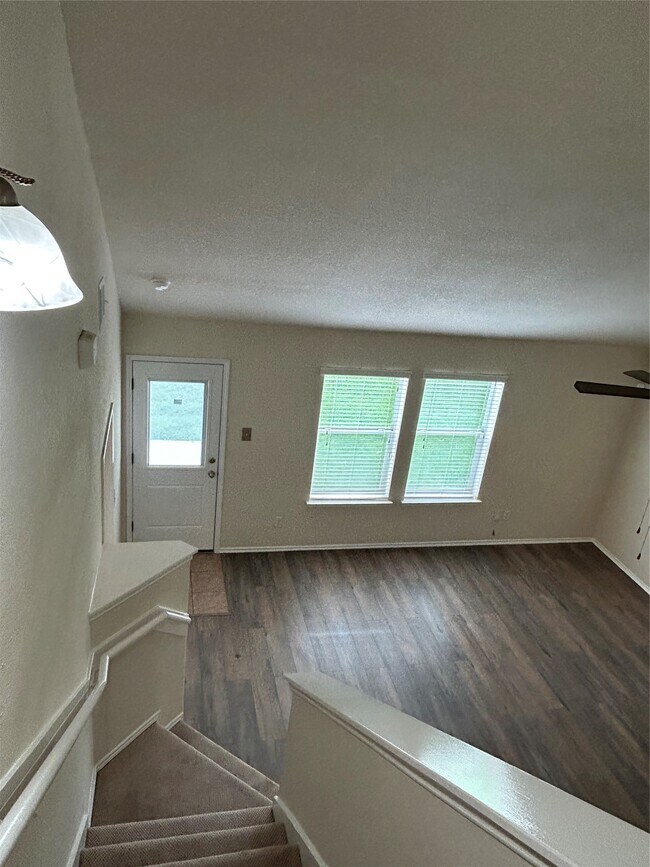 Building Photo - 5327 Stonegate Dr