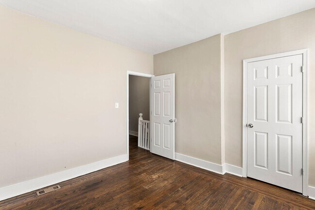 Building Photo - 2843 Pelham Ave