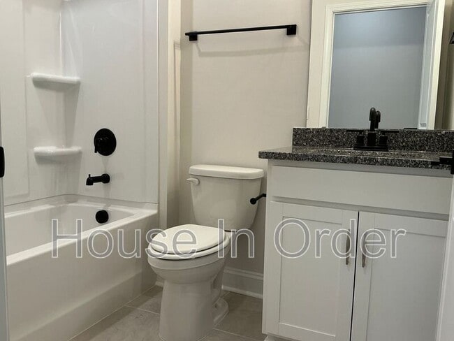 Building Photo - 41 Silverthorne Ct