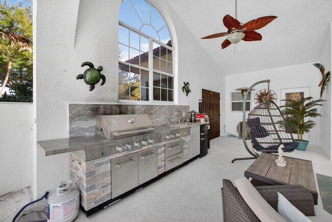 Building Photo - 8075 SE Governors Way