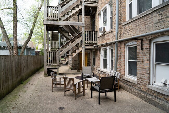 Building Photo - Ravenswood - 2 Bed / 1 Bath English Garden...