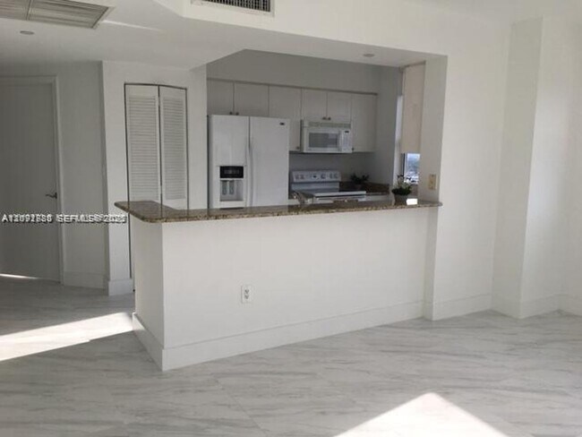 Building Photo - 19501 W Country Club Dr