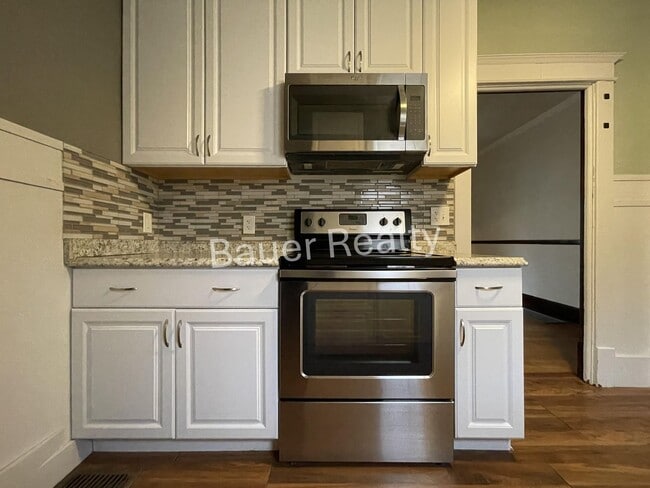 Building Photo - Two Bedroom, 1 1/2 Baths