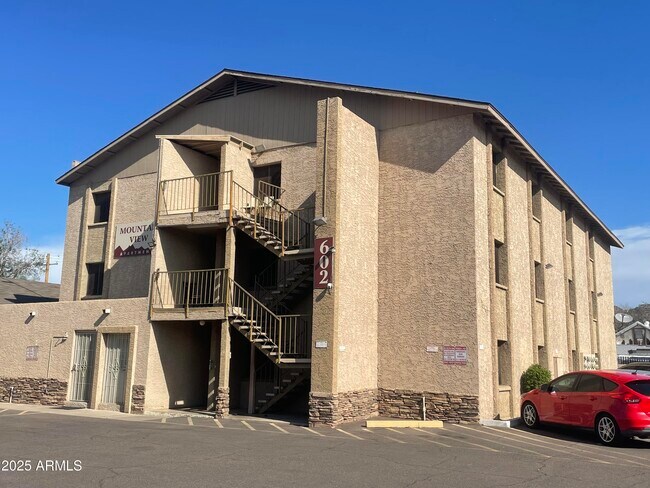 Building Photo - 602 E Townley Ave