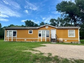 Building Photo - 150 Oak Forest Dr