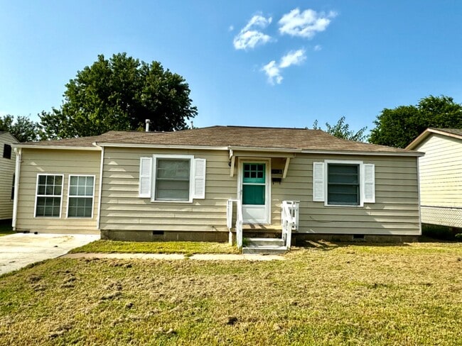 Primary Photo - 6611 E Reading St