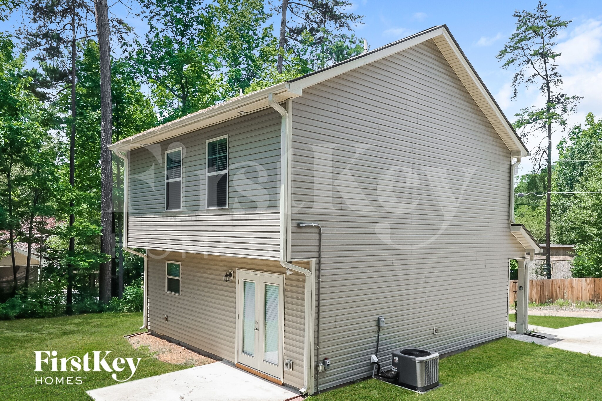 Building Photo - 4535 Bonneville Dr
