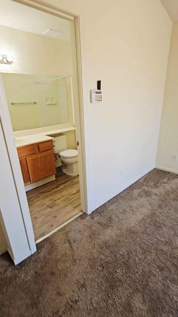 Building Photo - 2 Bed 2 bath 2 car garage Sierra Highlands home For Rent