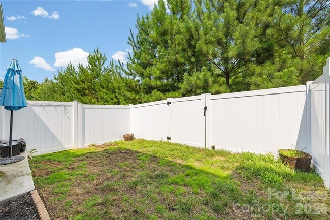Building Photo - 616 Altamonte Dr