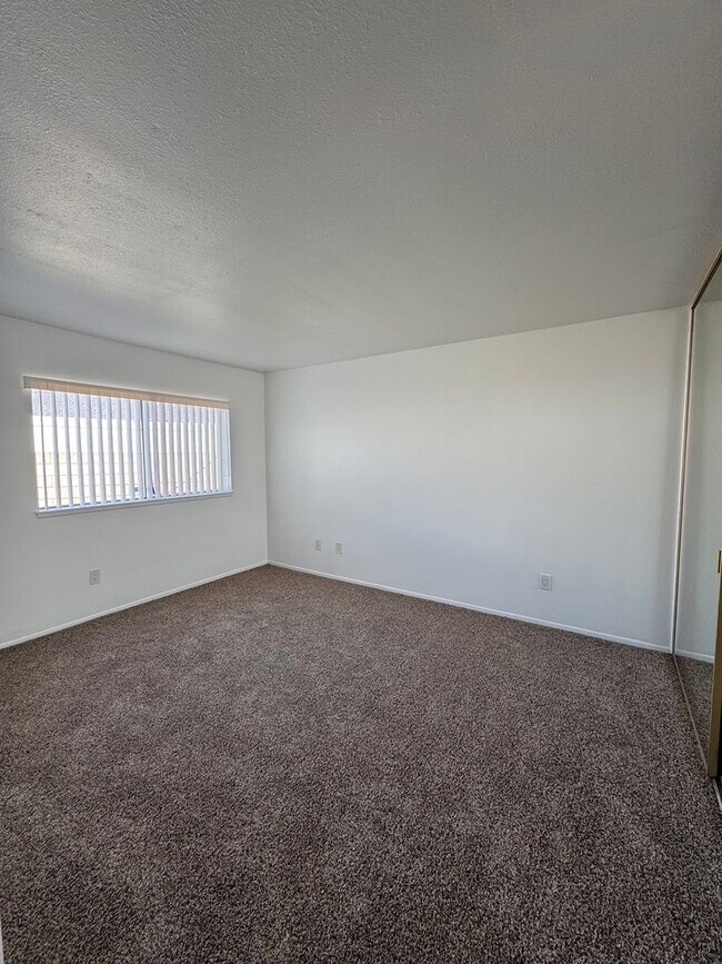 Building Photo - 6512 Cadiz Cir