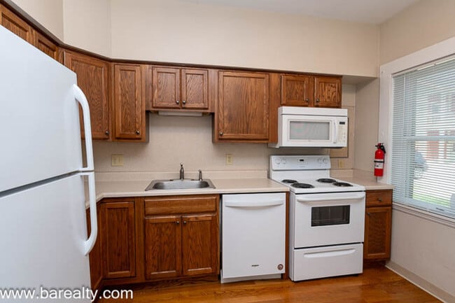 Building Photo - 1080 Mt Pleasant Ave