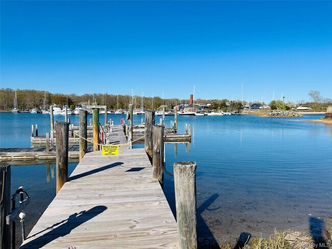 Building Photo - 465 Tarpon Dr