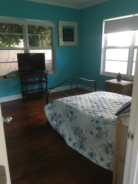 Building Photo - 935 10th St