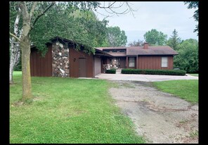 Building Photo - 11 Green Way Dr