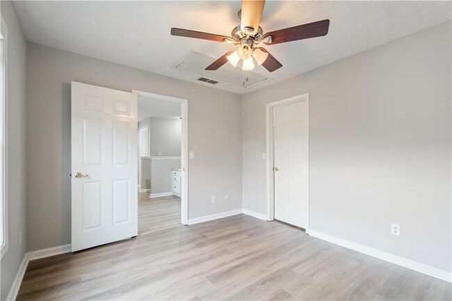 Building Photo - 3370 Palm Cir