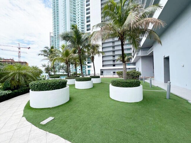 Building Photo - 888 Biscayne Blvd