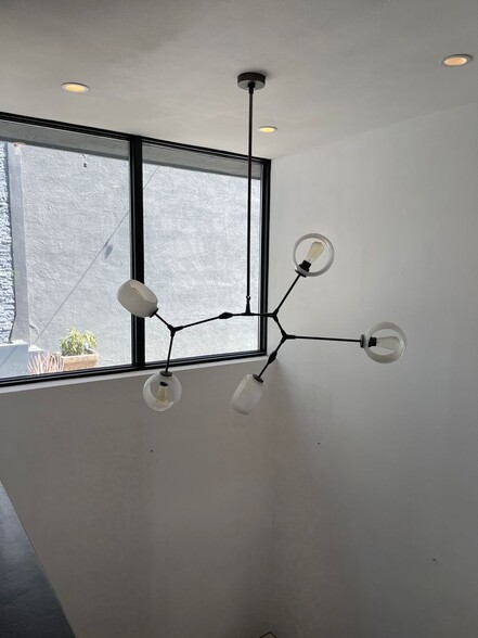 Building Photo - Live in the 90210! Stunning Modern Newly Renovated 2 Bedroom plus bonus room home in Beverly Hills!