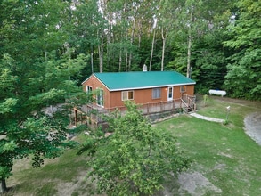 Building Photo - 3 bedroom on 2.24 acres with a creek and p...