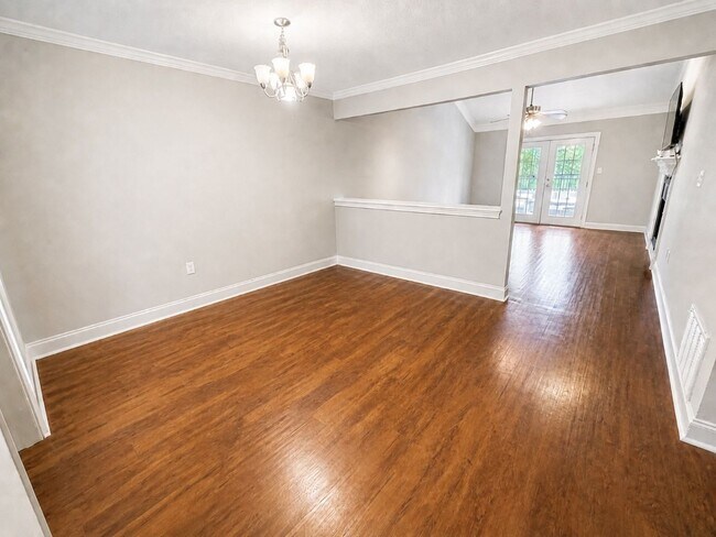 Building Photo - NOW LEASING FOR AUGUST 7TH 2026! 1/2 DEPOSIT SPECIAL