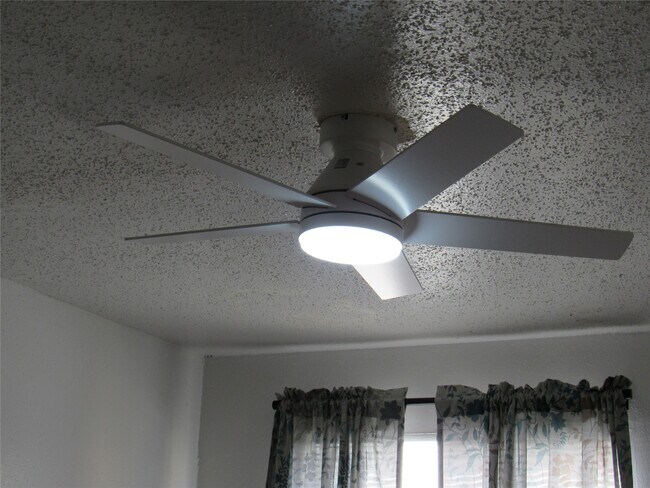 Building Photo - 15543 Weldon Dr