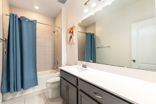 Building Photo - AMAZING 2 STORY HOME AVAILABLE AND BEAUTIFUL!