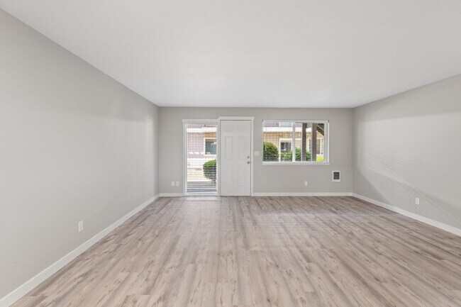 Building Photo - Ground floor apartment