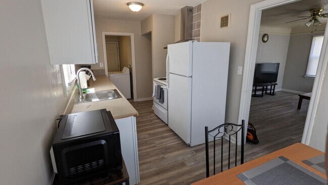 Building Photo - 1040 Howard St SE