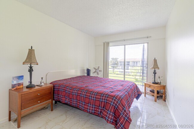 Building Photo - 158 Mansfield D