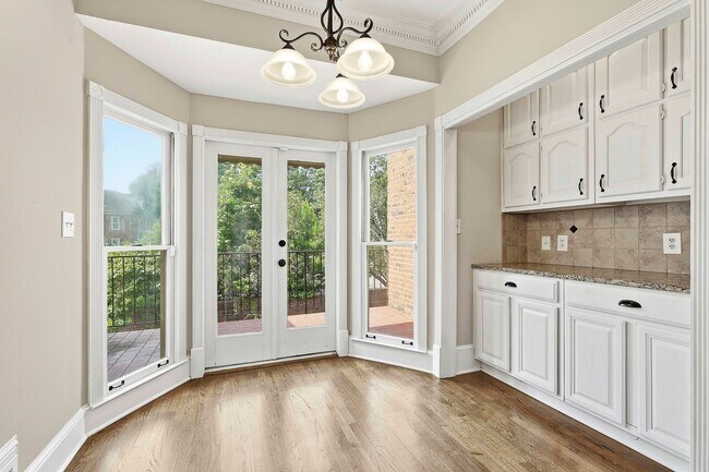 Building Photo - Charming 3BR Townhome with Elevator in the Heart of Fayetteville