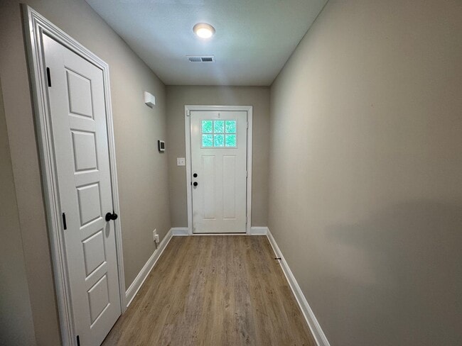 Building Photo - Gorgeous Single Family Home In Clarksville