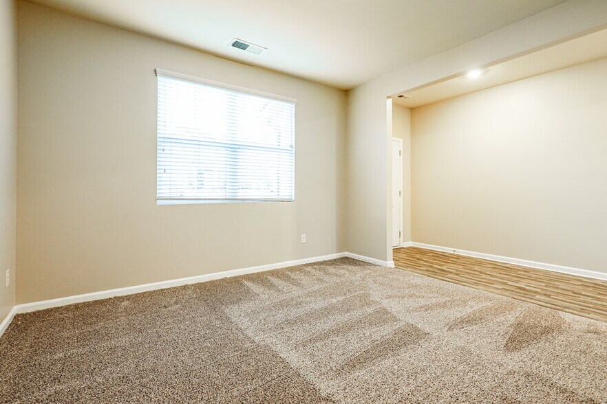Building Photo - 372 Hamilton Pointe Dr