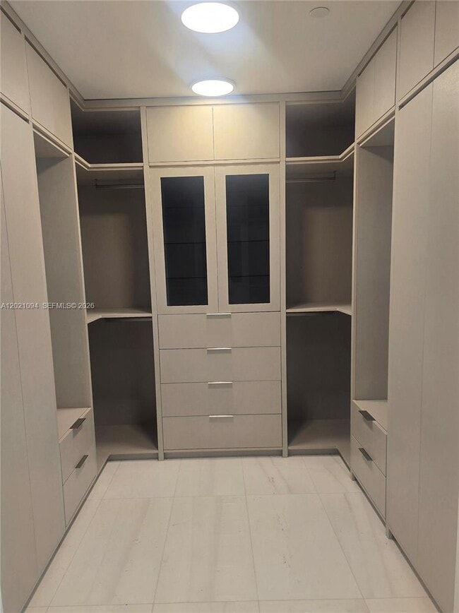 Building Photo - 300 Biscayne Blvd Way