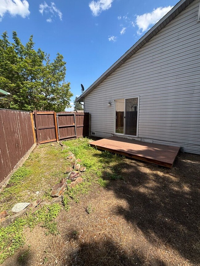 Building Photo - 211 N Lava