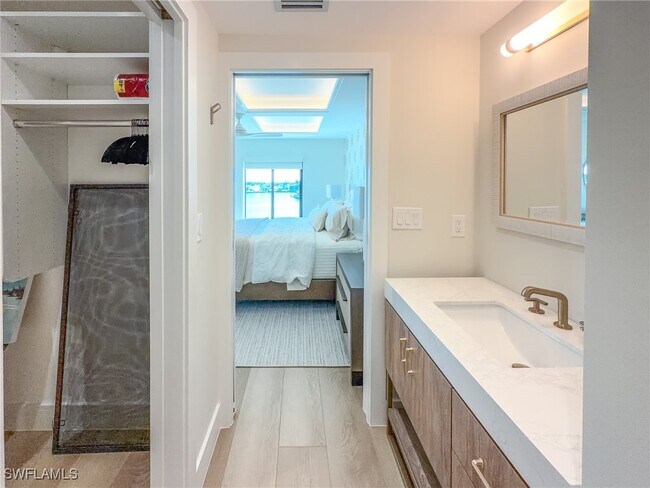 Building Photo - 3430 Gulf Shore Blvd N