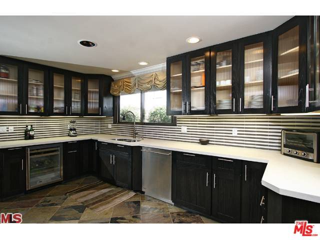 Building Photo - 2001 Coldwater Canyon Dr