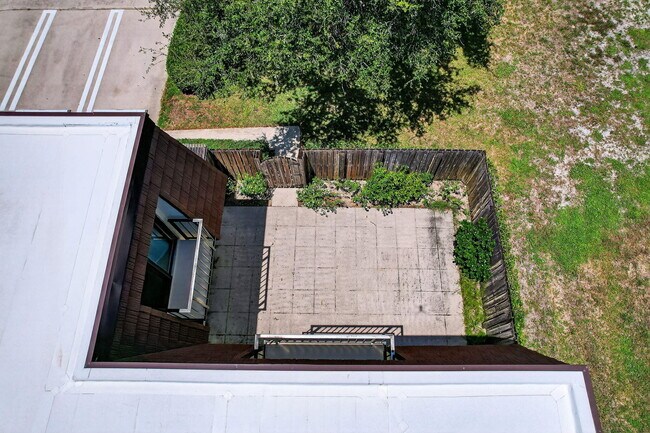 Building Photo - 2814 28th Ct
