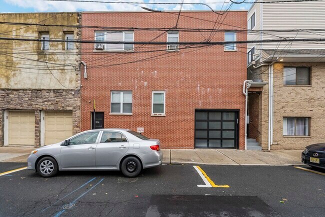 Building Photo - 7013 POLK St