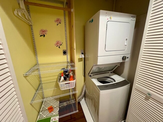 Building Photo - Beautiful 3-Bedroom Condo in Villas at Cal...