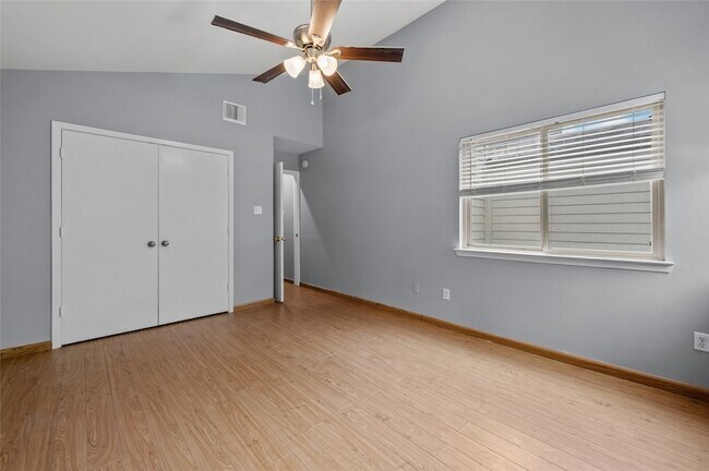 Building Photo - 11709 Lakeside Pl Dr