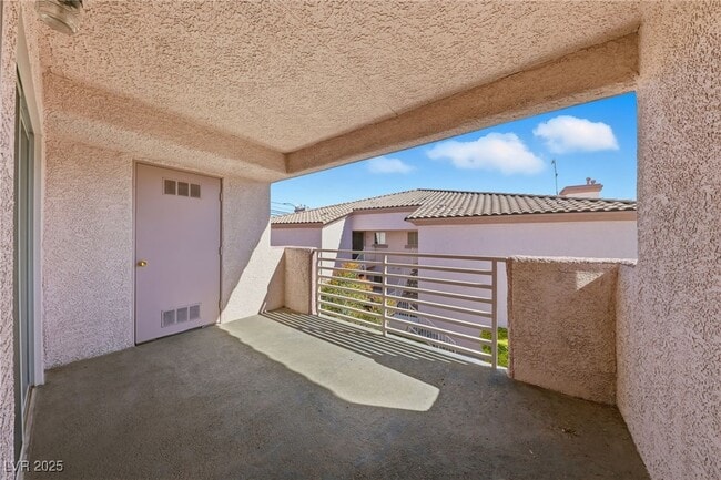 Building Photo - 4555 E Sahara Ave