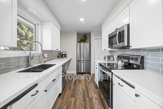 Building Photo - 3870 N Honeysuckle Dr