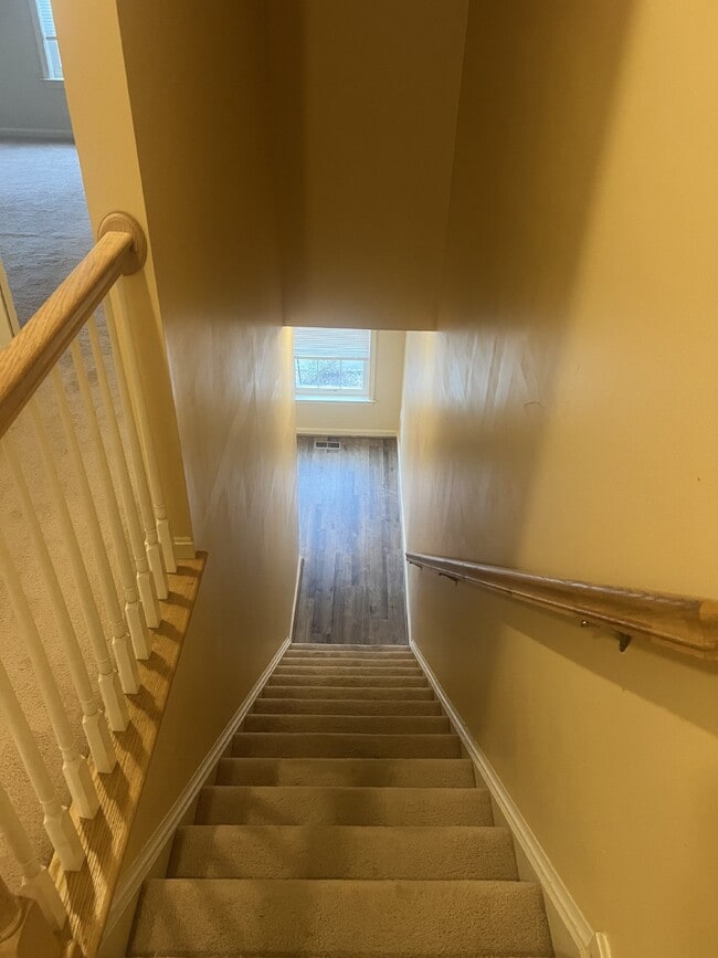 Building Photo - Spacious End-Unit Townhouse with 3 Beds, 3...